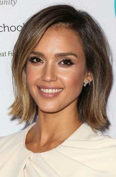 Jessica Alba Bob Haircut, Brown Bob Blue Eyes, Chanel Bob Haircut, Hairstyles For Bob Cut, Bobs For Thinning Hair, Bob For Thinning Hair, Popular Bob Haircuts, Beige Bob, Hairstyles For Bob