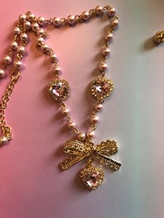 Pink Heart Rosary Pearl Choker Necklace Bead Chain Bow Gold - Etsy Rose Gold Jewelry Aesthetic, Rococo Jewelry, Baroque Jewelry, Bow Choker, Weird Jewelry, Pink Pearl Necklace, Sweet Necklace, Necklace Bead, Etsy Stuff