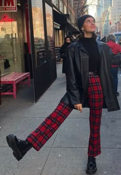 Doc Martens Outfit, Goth Outfit, Looks Black, Plaid Pants, Komplette Outfits, Doc Martens