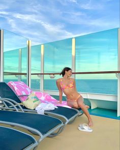 Cruise Vacation Aesthetic, Cruise Balcony Pictures, Cruise Poses Photo Ideas, Cruise Picture Ideas Instagram, Cruise Formal Night Outfit, Cruise Aesthetic Pics, Boat Cruise Outfit