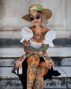 sammi no Instagram: “Italian summer 🍋⁣” Italian Street Style Summer, Sammi Jefcoate, Tattoo Girl Wallpaper, Colour Tattoo For Women, Seshomaru Y Rin, Italian Fashion Street, Tattoed Women, Tattoo Photography, Size 12 Women