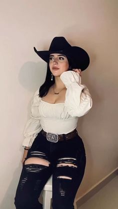 Jaripeo Shirts, Vaquera Outfits Plus Size, Blue Vaquera Outfit, Vaquera Shirts, Jaripeo Hairstyles, Tejano Outfits Women, Picolandia Outfits, Cold Jaripeo Outfits, Fall Vaquera Outfits