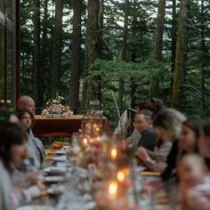 Small wedding dinner in the backyard Micro Wedding Dinner, Sleepy Time Bear, Green Velvet Suit, Dinner Reception, Plus Size Bride, Spring Wedding Inspiration, Velvet Suit