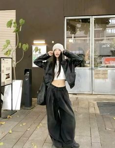 Acubi Winter, Korean Black Outfit, Dance Fits, Baggy Outfit Ideas, Chinese Fashion Street, Bff Outfits, Crazy Outfits, Outfit Inspo Casual, Winter Outfit Inspiration