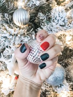 Dash Nails, Red Aspen Nails, Aspen Nails, Nail Dashes, Nails Holiday, Christmas Manicure, Red Aspen, Nails Christmas, Transition Outfits