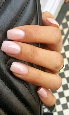 One Colour Nails Short, Squarvole Nails, Summer Neutral Nail Colors, Nail Trend 2024, Dip Nail Inspiration, Classy Summer Nails Simple, Summer Nails Neutral, Dip Powder Nails Colors Summer, Rosé Nails