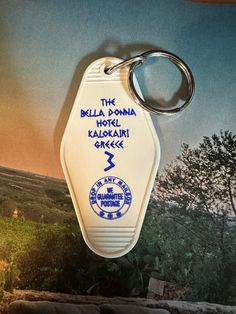 a keychain with the words, the bella donna hotel kalaslaii greece on it