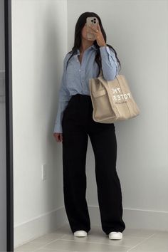 Outfits para irte chill a la oficina | Es la Moda Elegantes Outfit Damen, Casual Work Outfits Women, Smart Casual Work Outfit, Mode Zara, Office Casual Outfit, Professional Outfits Women, Outfit Chic, Business Casual Outfits For Work