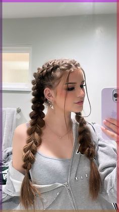 Look no further! We've got the 20 best haircuts for heart shaped faces inside! Κούρεμα Bob, Modele Fitness, Fishtail Braid, Hair Up Styles, Hairdo For Long Hair, Hair Stylist Life, Easy Hairstyles For Long Hair, Hairstyles For School