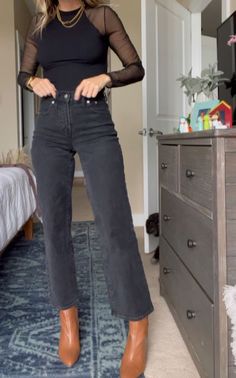 Black Jeans Work Outfit Fall, Black Blue Jeans Outfit, Winter Nice Outfits Classy, Semi Nice Dinner Outfit, Black Top Business Casual Outfit, Outfits With Faded Black Jeans, Mum Night Out Outfit, Square Face Outfit, Best Shoes For Straight Leg Jeans