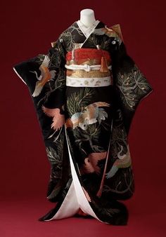 Etro Dresses, Furisode Kimono, Feudal Japan, Japanese Costume, Japanese Crane, Kimono Japan, Beautiful Kimono, Japan Kimono