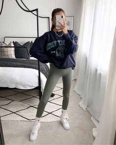 Nike Socks And Leggings Outfits, Crew Sock Outfits Women, Long Sock Outfits, Long Nike Socks Outfit, Leggings And Socks Outfit, Socks And Leggings Outfits, Nike Crew Socks Outfit, Nike Leggings Outfit