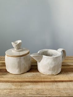 ceramic cream & sugar set Ceramics Pottery Vase, Pottery Store, Food Microwave, Cream And Sugar Set, Ceramic Incense Holder, Organic Ceramics, Sculpture Art Clay, Pottery Handbuilding, Rustic Ceramics