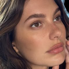 Brunette Makeup, Camila Morrone, Minimal Makeup, Clean Makeup, Irina Shayk, Natalie Portman, Face Hair, Adriana Lima, Jessica Alba