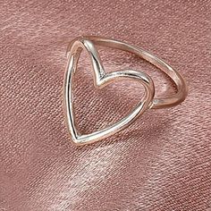 Newso Cute!! Heart Ring In Silver. Size 7. Perfect For Yourself Or As A Gift. Makes A Wonderful Ring To Wear For Valentine's Day Or Sweetest Day. Suitable For All Occasions. Suitable For Most Ages. Perfect Ring To Wear For Valentine's Day Or Sweetest Day. Nwt Afro Jewelry, Minimalist Silver Ring, Wire Jewelry Patterns, Pear Wedding Ring, Peacock Ring, Bless Your Heart, Silver Heart Ring, Vintage Cowgirl, Coin Ring