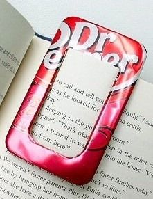 an open book with the word dr se on it's cover and some type of magnet