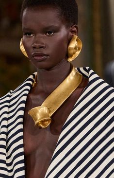 #schiaparelli #elsaschiaparelli #runway #fashion #catwalk #model #rtw #danielroseberry #horsewalk #model #supermodel #topmodel #pretaporter #clothes #designer #coat #dress #2022 #couture #iconic #season #fall #winter #spring #summer #autumn #paris Dope Jewelry Accessories, Elsa Schiaparelli, Creation Couture, Funky Jewelry, Fashion Photoshoot, Spring 2024