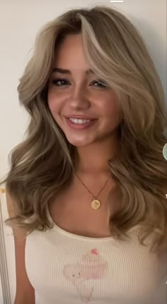 Medium Hairstyles For Women, Summer Blonde Hair, Dirty Blonde Hair, Blonde Hair Inspiration, Medium Hairstyles