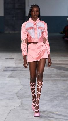 Fondant Pink, Spring 2023 Ready To Wear, 2023 Ready To Wear, Spring Fashion Trends, Spring 2023, European Fashion, Couture Fashion, Look Fashion, Runway Fashion