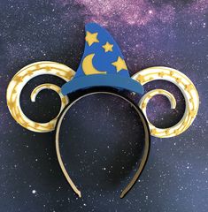 "We're bringing back the Sorcerer hat! The beloved icon of HS is back in ear form! *Please note! These ears can only be made permanent due to the shape! The centerpiece will be interchangeable! My ears are all 3d printed and placed on a 1\" black comfort fit headband. Bows/ tiaras can be made interchangeable using a hook system or permanently attached to the headband. All tiaras/ centerpieces besides bows will be interchangeable. These can be made custom with any bow combination! Just add a mess Sorcerer Hat, Headband Bows, Diy Disney Ears, Disney Ears Headband, Disney Diy Crafts, Diy Mickey Ears, Magical Accessories, Mickey Mouse Ears, Disney Holiday