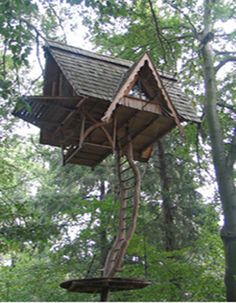 a tree house in the middle of some trees