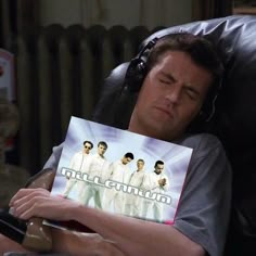 Chandler Listening To Music, Backstreet Boys Aesthetic, Backstreet Boys Wallpaper, Friends Chandler, 80’s Aesthetic, Boy Meme