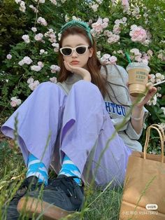 Fashion Web Design, Girl Sunglasses, Square Frame Sunglasses, Japan Photography, Outfit Korean, Purple Outfits, Girl With Sunglasses, Simple Girl, Fashion Hacks Clothes