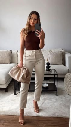 Beige Pant Outfit, Nude Pants Outfit, Tan Jeans Outfit, Cream Jeans Outfit, Beige Jeans Outfit, Pant Outfit Ideas, Tan Pants Outfit, Cream Pants Outfit, Beige Pants Outfit