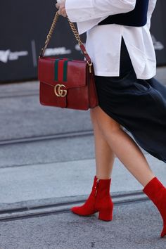 Mode Shoes, Elegante Casual, Red Boots, Fashion Week Street Style, Australian Fashion, Wearing Red, Gucci Bags, Red Shoes, Designer Bags