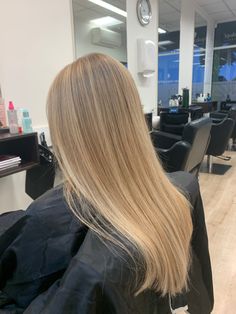 Hair Color Changes For Blondes, Perfect Blonde Hair Balayage, Medium Blonde Hair With Lowlights, Natural Blonde Full Highlights, Honey Drizzled Blonde, Blonde Highlights Blended Roots, Cold Toned Blonde Hair, Blonde Hilights On Dirty Blonde, Suddle Highlights