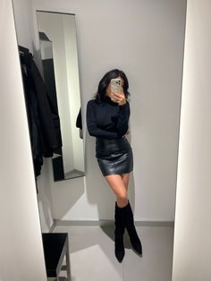 Skirt Party Outfit Night, Mini Skirt Outfit Night, Leather Skirt Outfit Party, Leather Skirt Outfit Party Night, Skirt Party Outfit, Black Skirt Outfit Fall, Party Outfit Night