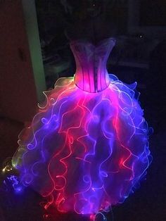 Imagem relacionada Fiber Optic Dress, Outfit Ideas Halloween, Light Up Dress, Party Dress Outfit, Light Up Dresses, Pixie Skirt, Princess Skirt, Glow Party, Cute Prom Dresses