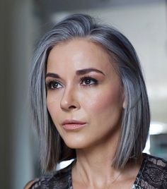 Bob Hairstyles Grey Hair, Layered Haircuts Bob, Bob Pixie Haircut, Medium Length Layered Haircuts, Hairstyles For Thinning Hair, Hairstyles For Summer, Κούρεμα Bob, Bob Pixie