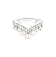 Chaumet Josephine, Pearl And Diamond Ring, Pave Diamond Ring, Pave Ring, Pearl Diamond, High Jewelry, Gold Pearl, White Ring, Pearl Ring