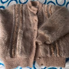 Beautifully Made Designer Sweater. Like Brand New! Only Worn Once. Bought In Aspen Boutique. Lined . Gorgeous Detail Senior Sweaters, Apres Ski Sweater, Apres Ski Style, Designer Sweater, Ski Sweater, Ski Fashion, Sweater Design, Clothing Styles, Aspen