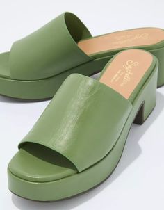 Seychelles Women's One of a Kind Platform Sandal Outdoor Wedding Guest Shoes, Cute Platform Sandals For Summer, Low Platform Heels, Platform Slide Sandals, Chunky Platform Sandals, Green Sandals, Block Sandals, Seychelles Shoes, Chic Sandals