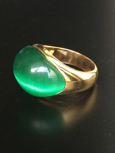 This is a perfect and unique magic  ring made of green cat eye stone, gold 18K, the power of the ring is used as a talisman for protection against misfortunes and various disasters. Used in conjunction with meditation to make contact with the mind.  The ring showcases an elegant design with rare style amulet ring. It is great to get this ring for your loved one or treat yourself for a classic timeless style.  Brief Story: It is a crystal in the quartz group. It can be called many names, cat's ey Amulet Ring, Stone Magic, Green Cat Eye, Cat Eye Stone, Thai Buddha, Green Cat, Cats Eye Stone, Timeless Classic Style, Magic Ring