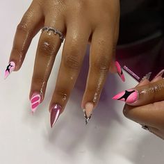 Chrome Nails Baddie, Cute Concert Nails, Concert Nails Ideas, Nails Shorties, Stiletto Acrylic Nails, Short Stiletto Nails, Short Coffin Nails Designs, Concert Nails, Stiletto Nails Short