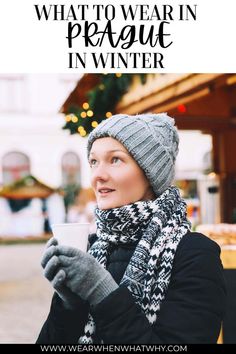 Woman having drink at Christmas market in Prague Prague Outfit, December Outfits, England Winter, Winter Travel Outfit, Best Winter Outfits, Winter Packing, Europe Winter