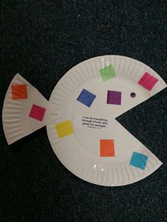 a paper plate that has some sort of fish on it with colored sticky notes attached to it