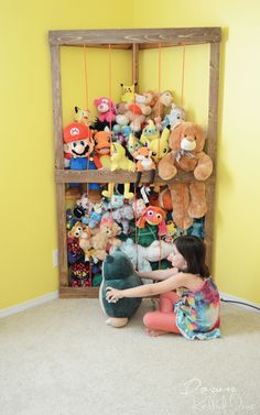 30 Cheap and Easy Clever Toy Organization Ideas You Need To Know Stuffed Animal Storage Diy, Toy Organization Ideas, Coloring Book Storage, Pool Toy Storage, Outdoor Toy Storage, Toy Storage Ideas, Toy Room Organization, Bath Toy Organization, Diy Toy Storage