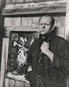 Jackson Pollock, Springs, Long Island (NY), 1949 -by Arnold Newman Photos Of Artists, Pollock Paintings, Lee Krasner, Paul Jackson, Richard Diebenkorn, Robert Motherwell, Artists At Work, Artists Studios, Action Painting