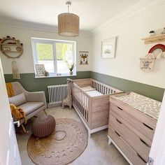 Kleine babykamer; 20 inspiratie ideeën & indeling - Mamaliefde Box Room Nursery, Small Room Nursery, Small Baby Room, Newborn Room, Baby Boy Bedroom, Baby Room Themes, Baby Room Neutral, Baby Boy Room Decor