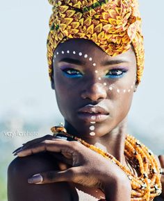 African Inspired by Vay'la (Anguila, Caribbean Islands) African Inspired Makeup Looks, African Dots Makeup, African Goddess Costume, African Face Paint Dots, African Makeup Ideas, Wakanda Makeup, African Face Art, South African Makeup, Girls Without Makeup