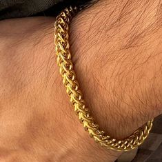 Hand Chain Bracelet Men, Mens Bracelet Designs Gold, Bracelet Designs For Men In Gold, Mens Braslet, Braslet Gold For Men, Men's Bracelets Gold, Franco Bracelet, Mens Bracelet Gold Jewelry, Man Gold Bracelet Design