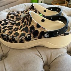 Brand New Women’s Chunky Sole Cheetah Clogs By Crocs Size 9 Leopard Print Platform Sandals With Round Toe, Cheetah Crocs, Becka Mack, Crocs Shoes Women, Women's Crocs, Crocs Shoes, Shoes Women, Black Tan, Black And Tan