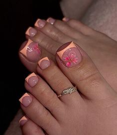 Peach Toenails, Magenta Toe Nails, Light Orange Toe Nails, Tropical Toenails, Toe Nail Designs Black Women, Vacation Toenails, Toe Nail Designs Flower, Hibiscus Toe Nails, Toe Designs Pedicure