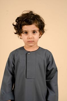 Muslim Kids Fashion, Muslim Men Clothing, Stylish Boy Clothes, Arab Men Fashion, Boys Kurta Design, Kids Clothes Patterns, Diy Baby Clothes, Baby Boy Dress, Kids Dress Patterns