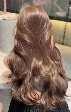 #dicasdebeleza #penteado #trança #autoestima #penteado#elegante #hair#cachos #cabelosliso #hairstyle Hair Color Inspo Natural, Pretty Natural Hair Colors, Light Cinnamon Hair Color, Warm Mushroom Brown Hair, Milk Brown Hair Color, Hair Color Tan Skin, Medium To Light Brown Hair, Hair Colour Ideas For Pale Skin, Types Of Brown Hair Color Shades