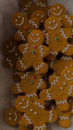 some very pretty decorated ginger cookies on a table